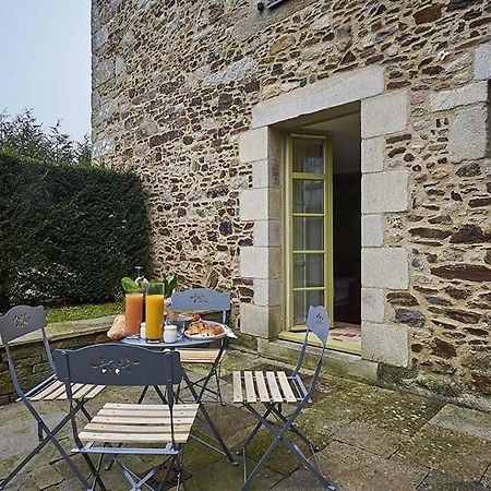 Gite La Terrasse - Manoir Le Plessix Madeuc Corseul Екстер'єр фото