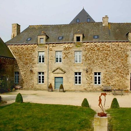 Gite La Terrasse - Manoir Le Plessix Madeuc Corseul Екстер'єр фото