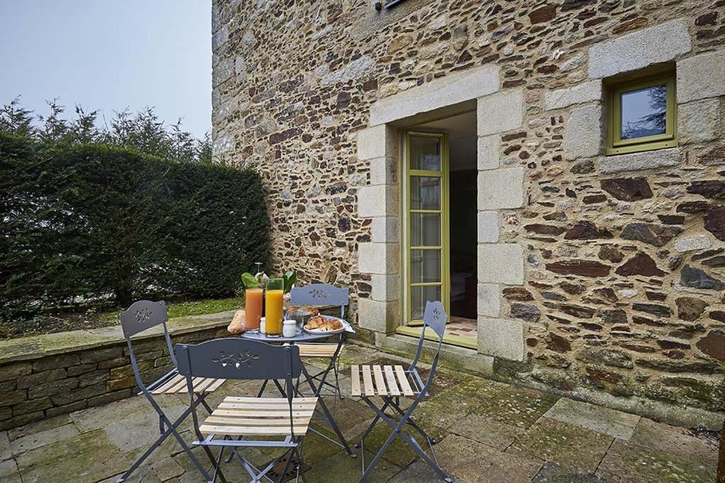 Gite La Terrasse - Manoir Le Plessix Madeuc Corseul Екстер'єр фото