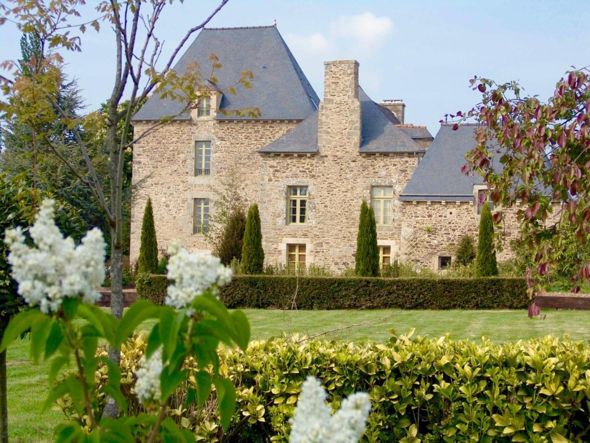 Gite La Terrasse - Manoir Le Plessix Madeuc Corseul Екстер'єр фото